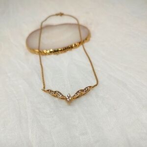 Vintage Merlite flat gold chain necklace with small stones in V centerpiece